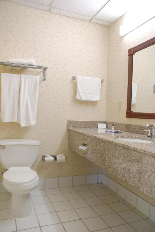 Double Room with Two Double Beds at Raritan Hotel