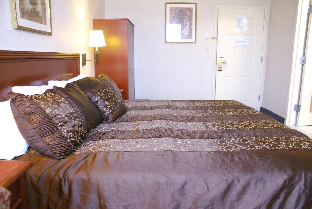 King Room at Raritan Hotel