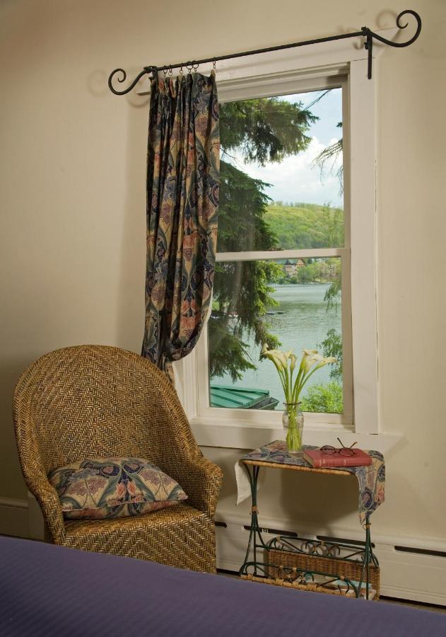 | Lake Pointe Inn