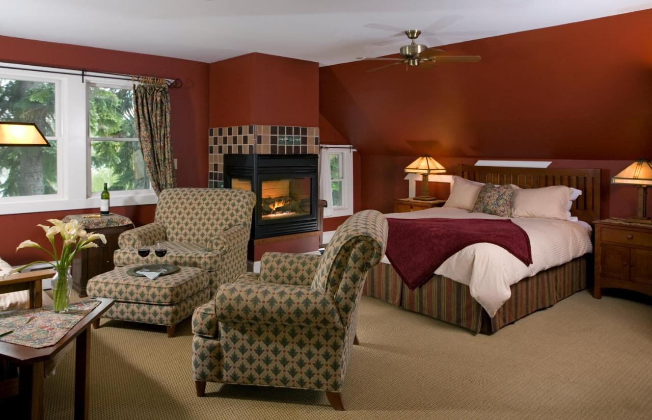 | Lake Pointe Inn