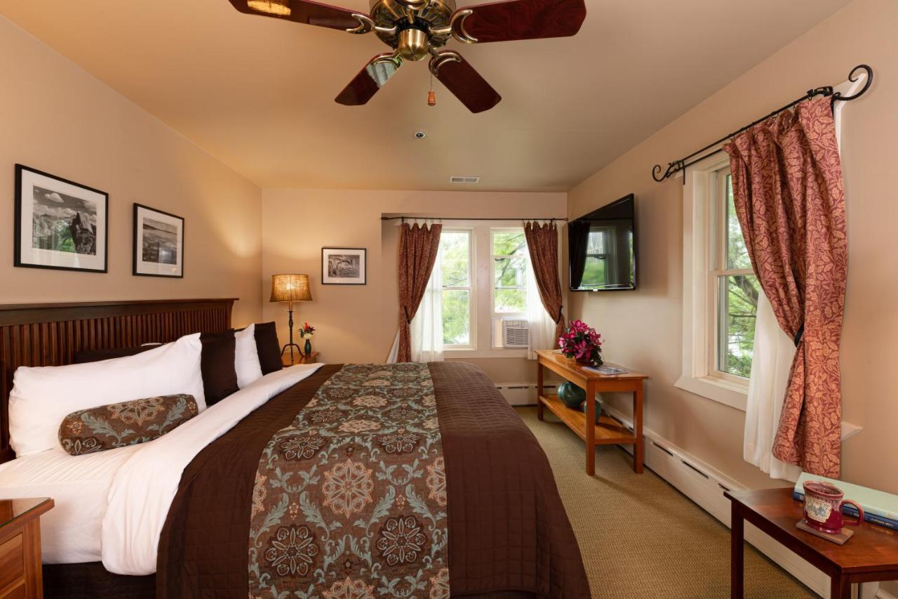 | Lake Pointe Inn