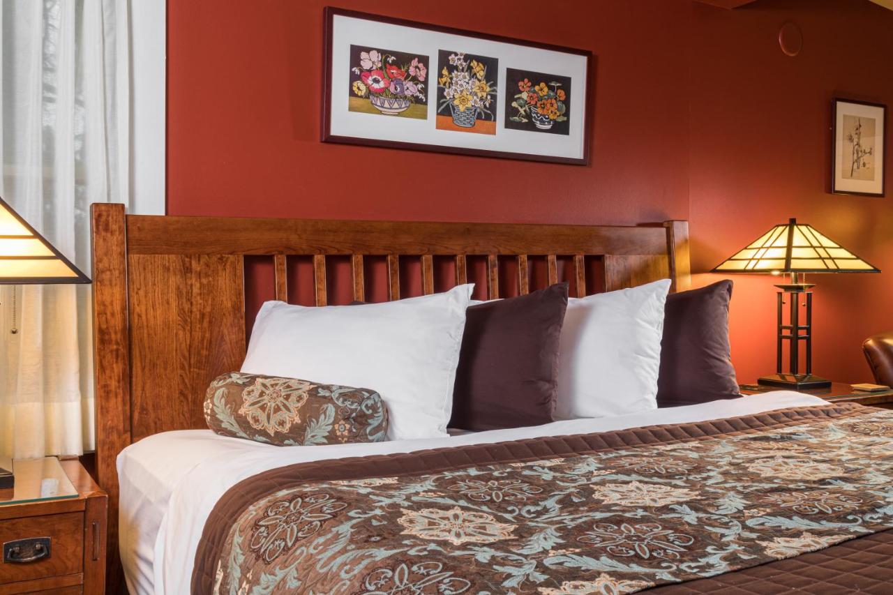 | Lake Pointe Inn
