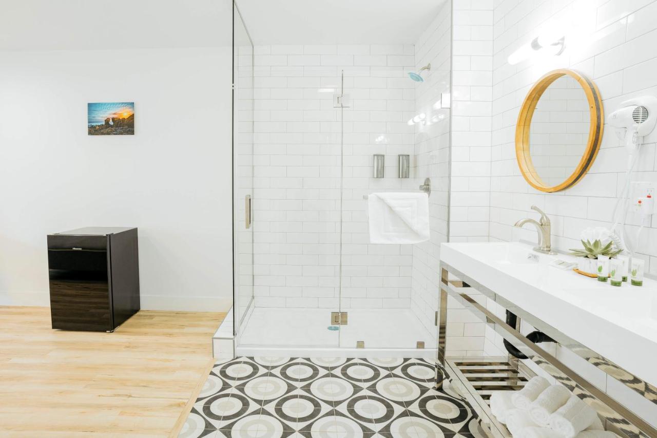 Superior King Suite at The Belmont Shore Inn