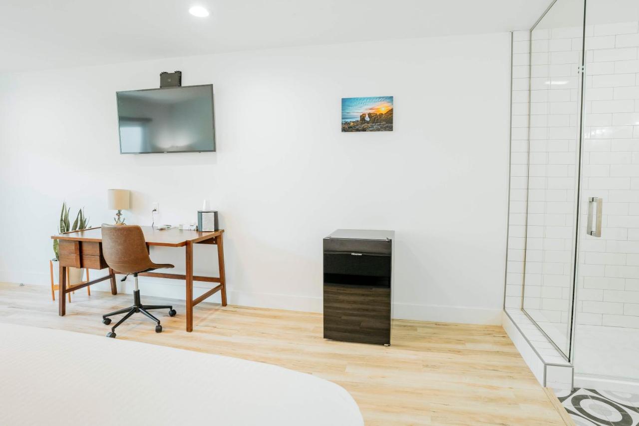 Superior King Suite at The Belmont Shore Inn