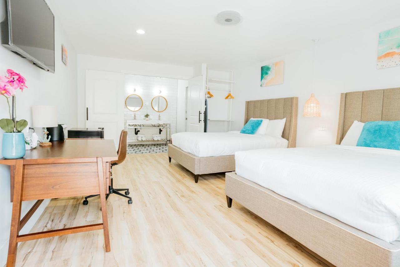 Deluxe Queen Room at The Belmont Shore Inn