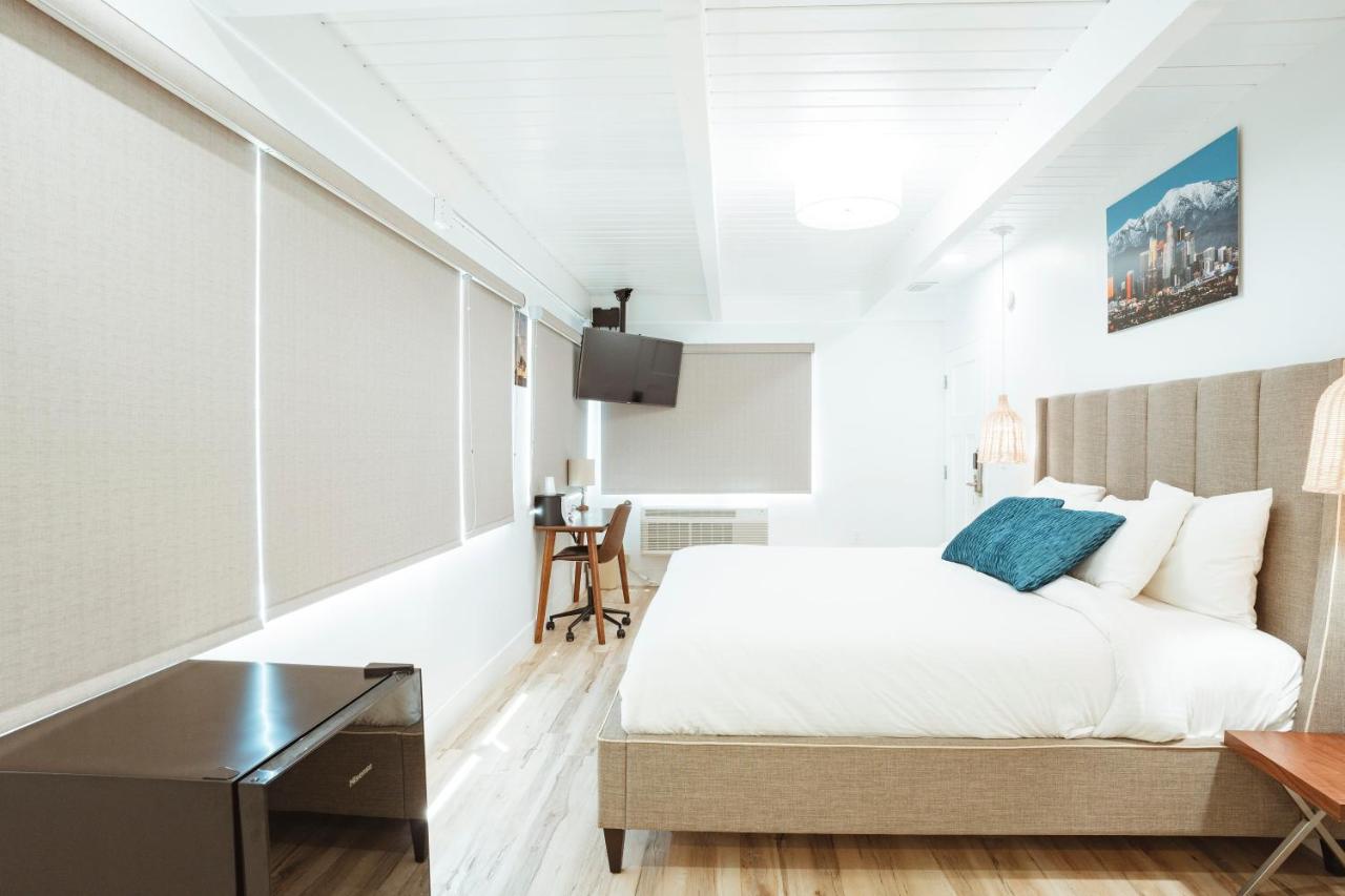 Standard King Room at The Belmont Shore Inn