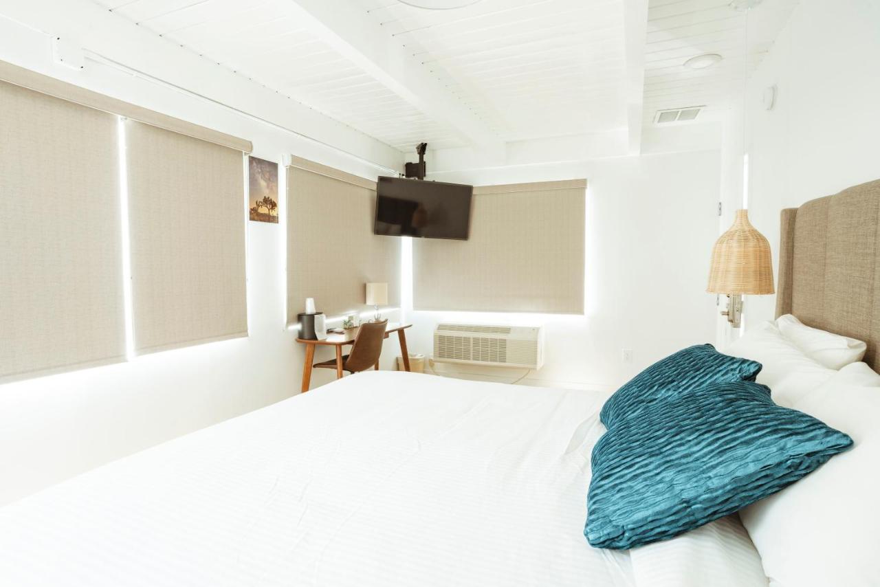 Standard King Room at The Belmont Shore Inn
