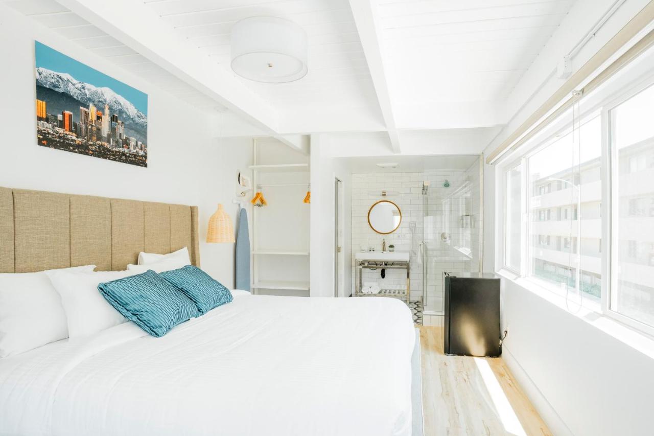 Standard King Room at The Belmont Shore Inn