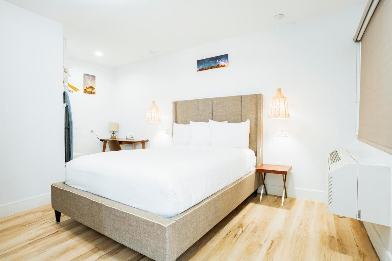 Standard Queen Room at The Belmont Shore Inn