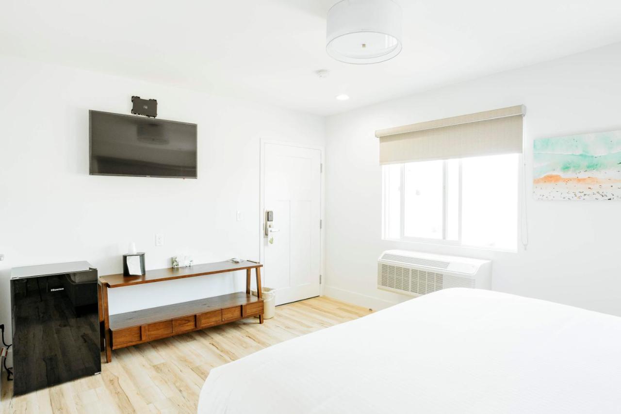 Standard King Room at The Belmont Shore Inn