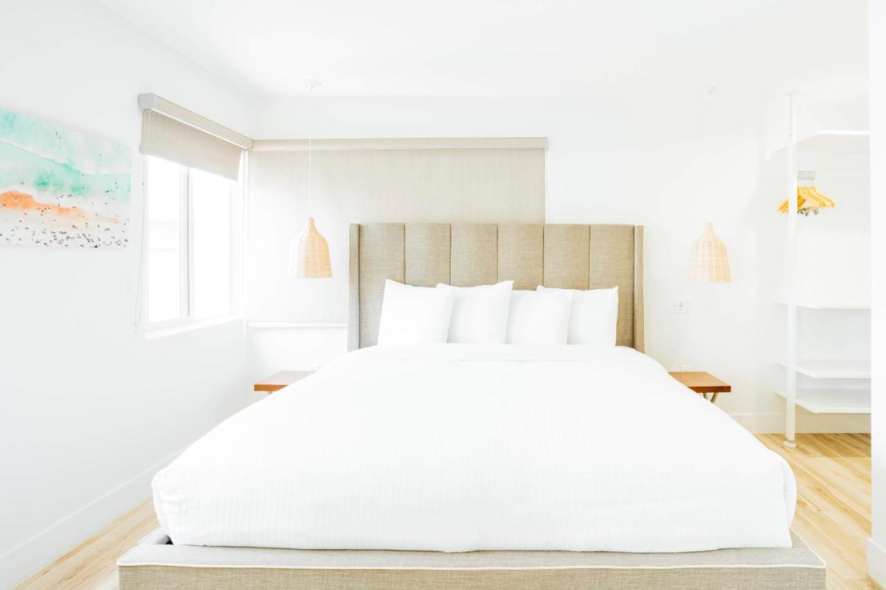 Standard King Room at The Belmont Shore Inn