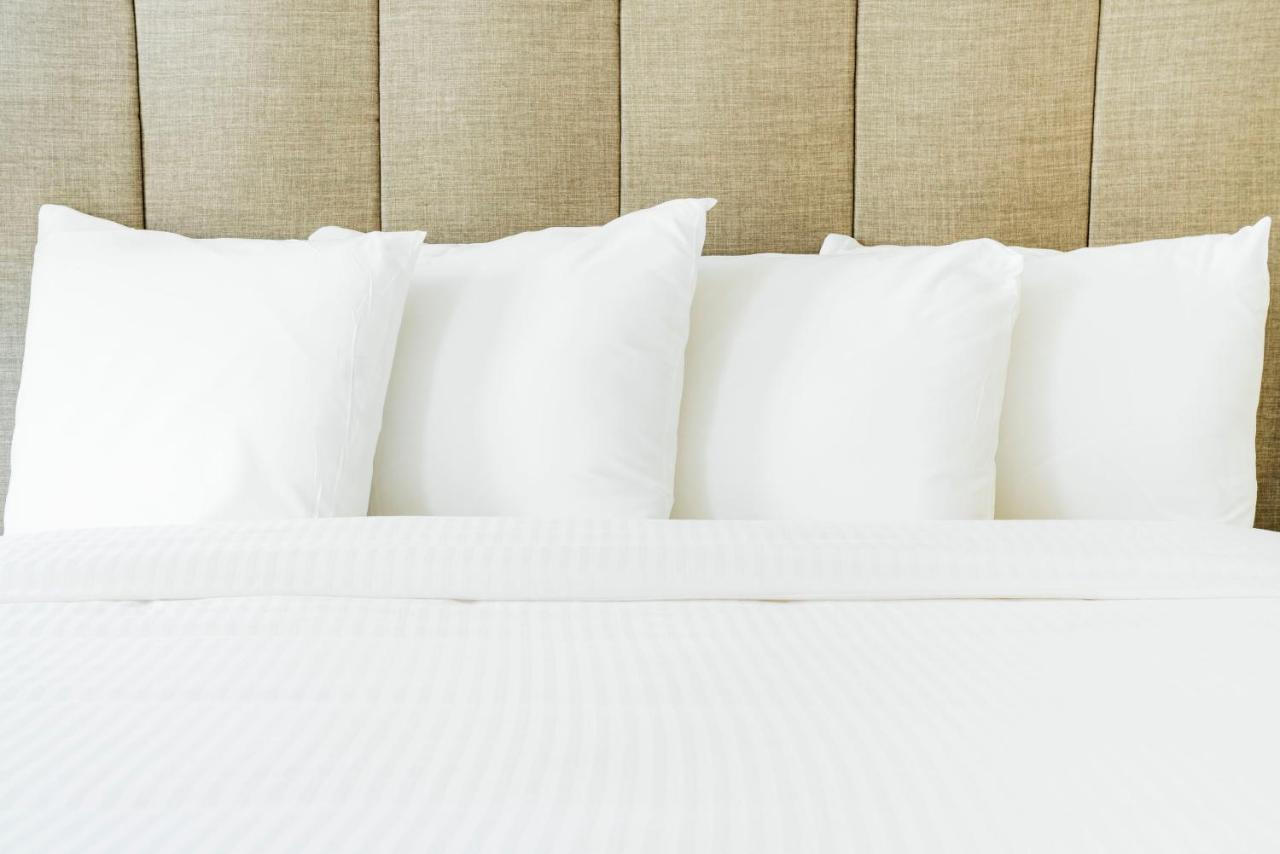 Standard King Room at The Belmont Shore Inn