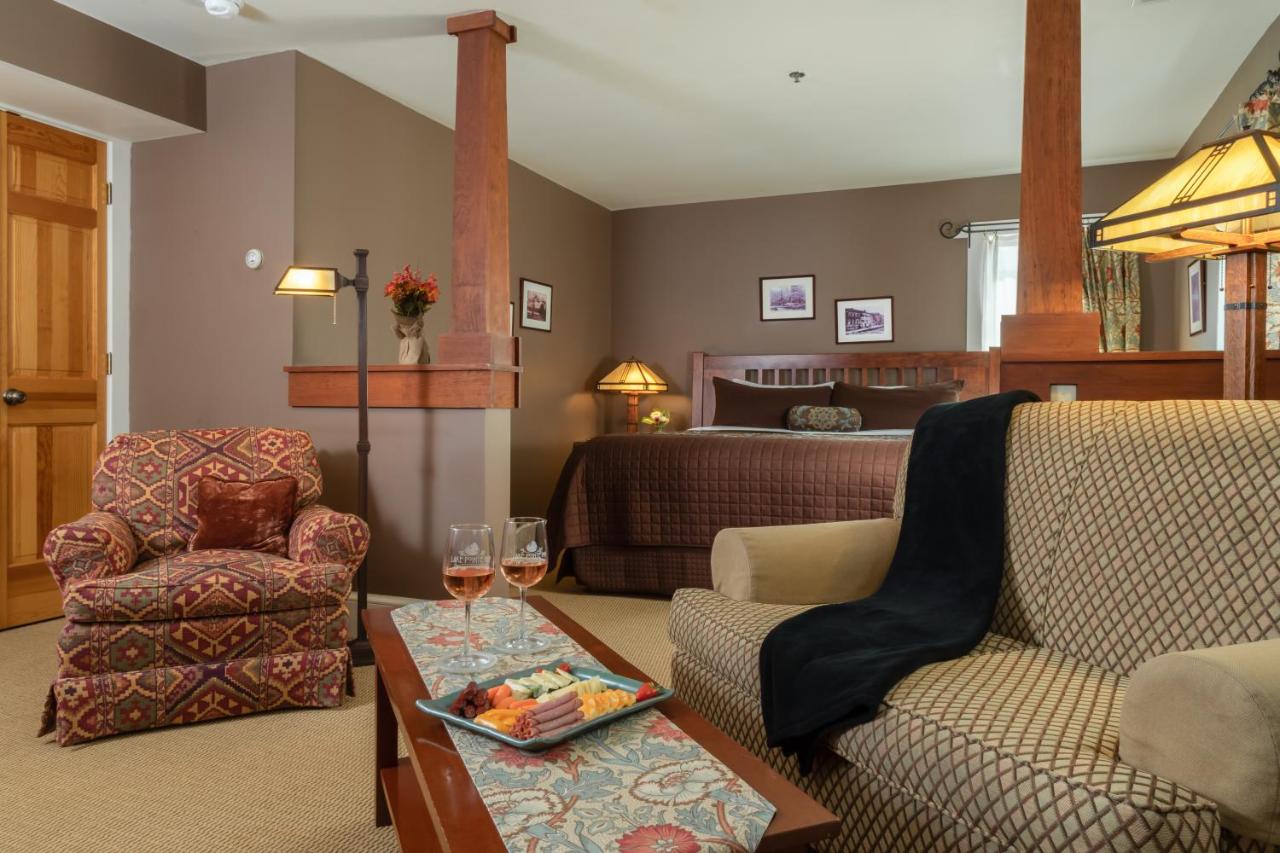 | Lake Pointe Inn