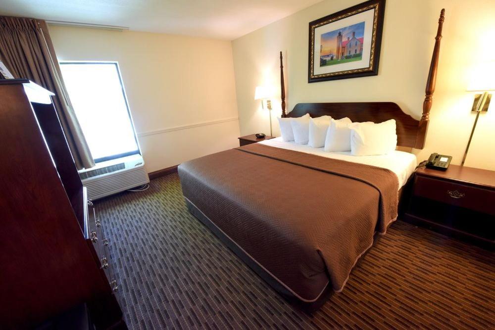 Single Room - Disability Access at Bayside Hotel of Mackinac