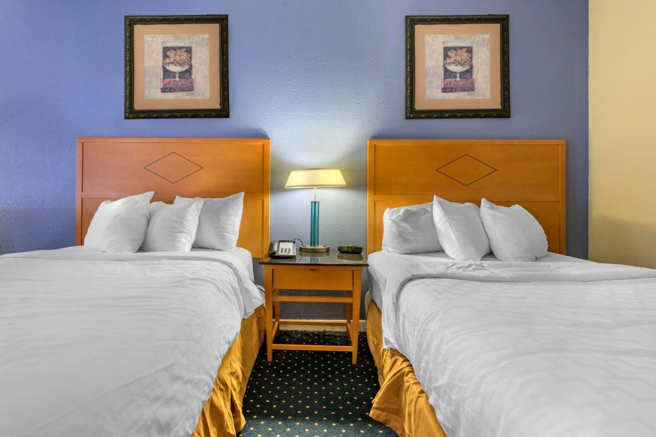 Room #32230028 at Inn at Lebanon - Hershey & Manheim area