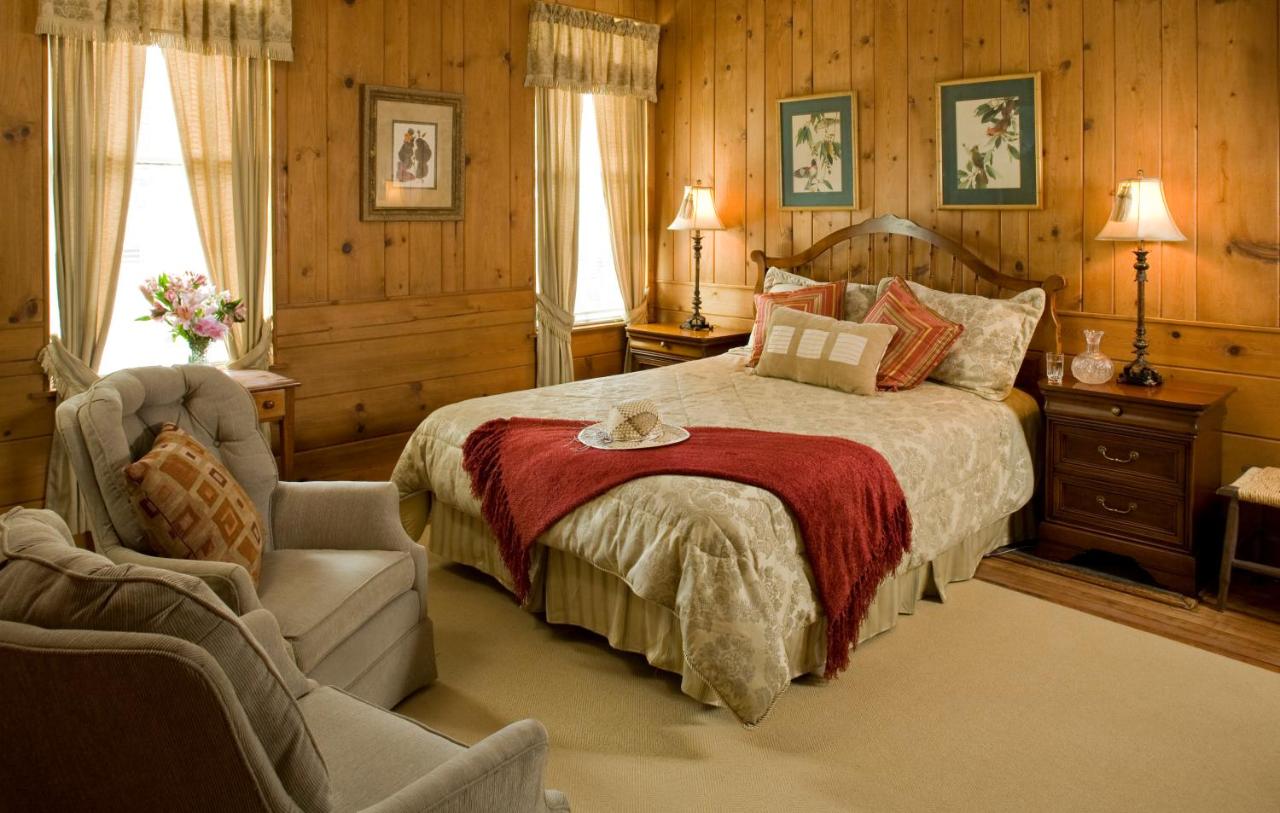 | 1906 Pine Crest Inn