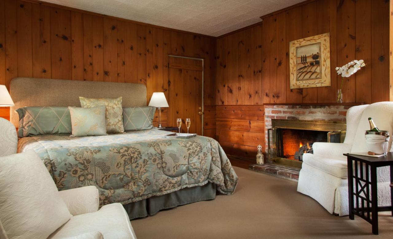 | 1906 Pine Crest Inn