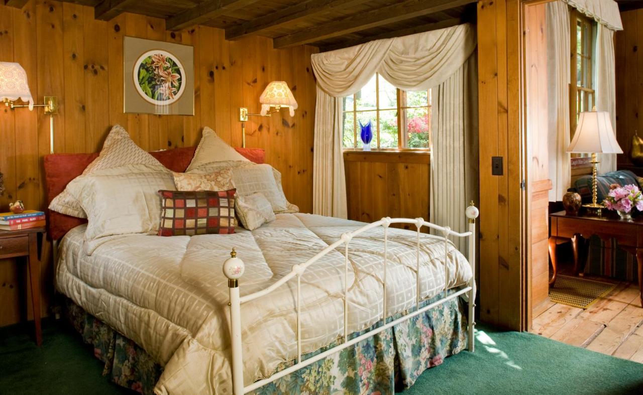 | 1906 Pine Crest Inn