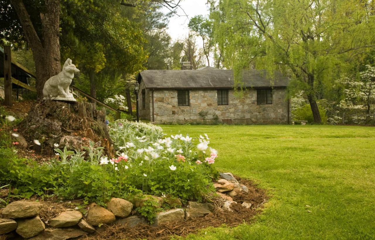 | 1906 Pine Crest Inn