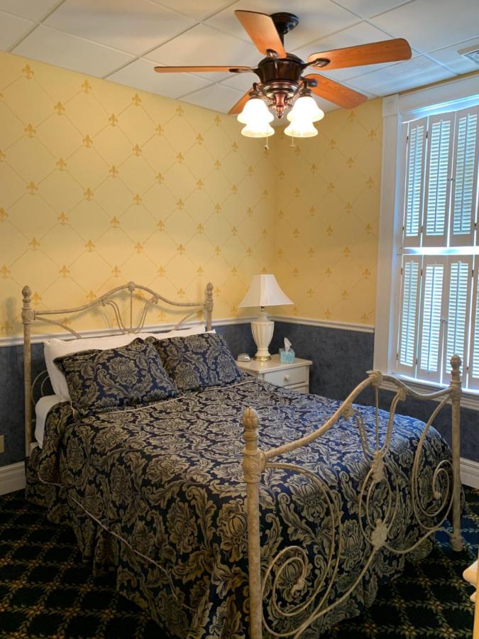 | Original Springs Hotel