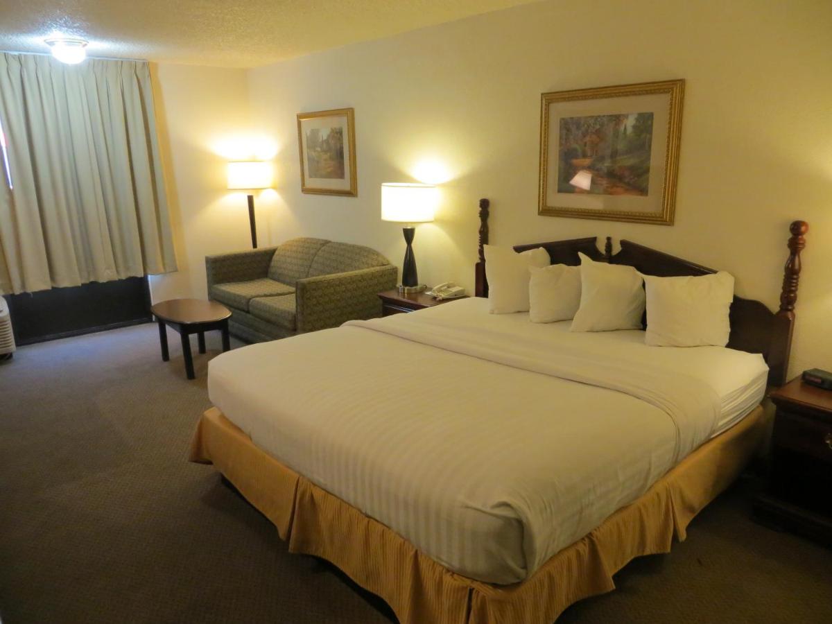 King Room with Sofa Bed - Smoking at Quality Inn Fort Smith I-540