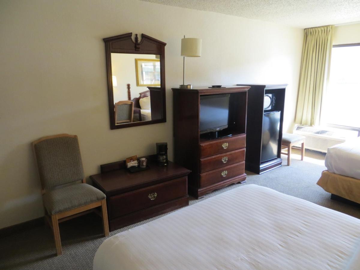 Queen Room with Two Queen Beds - Non-Smoking at Quality Inn Fort Smith I-540