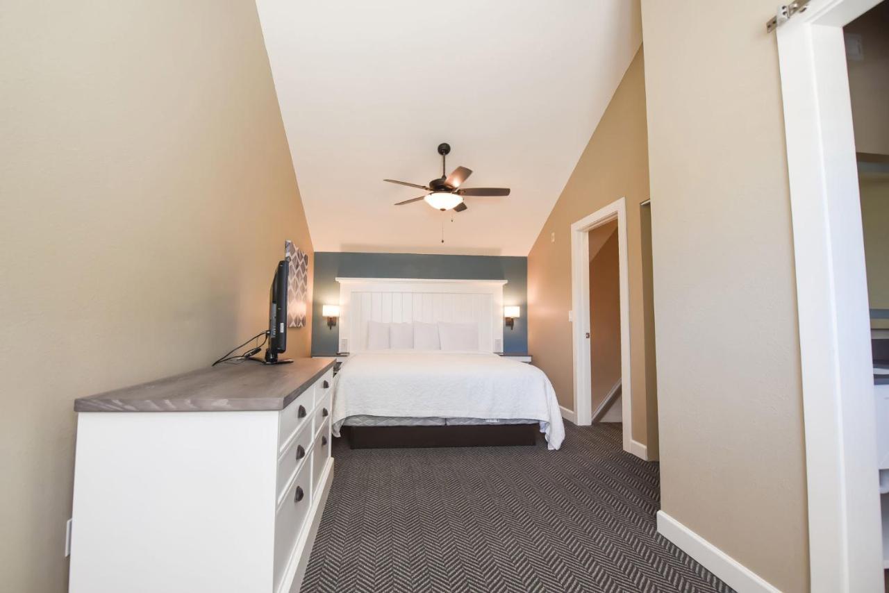 | Waterside Suites & Marina