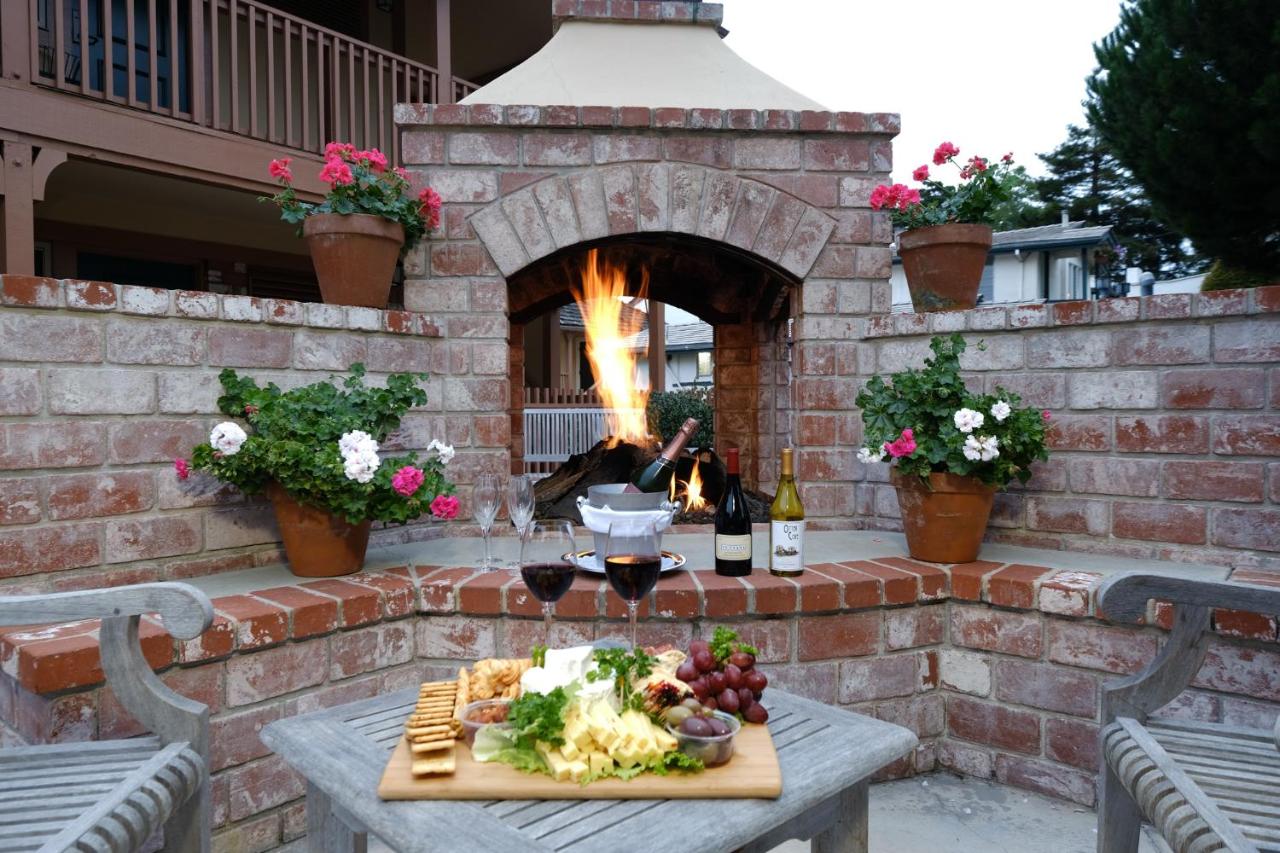 | Candle Light Inn
