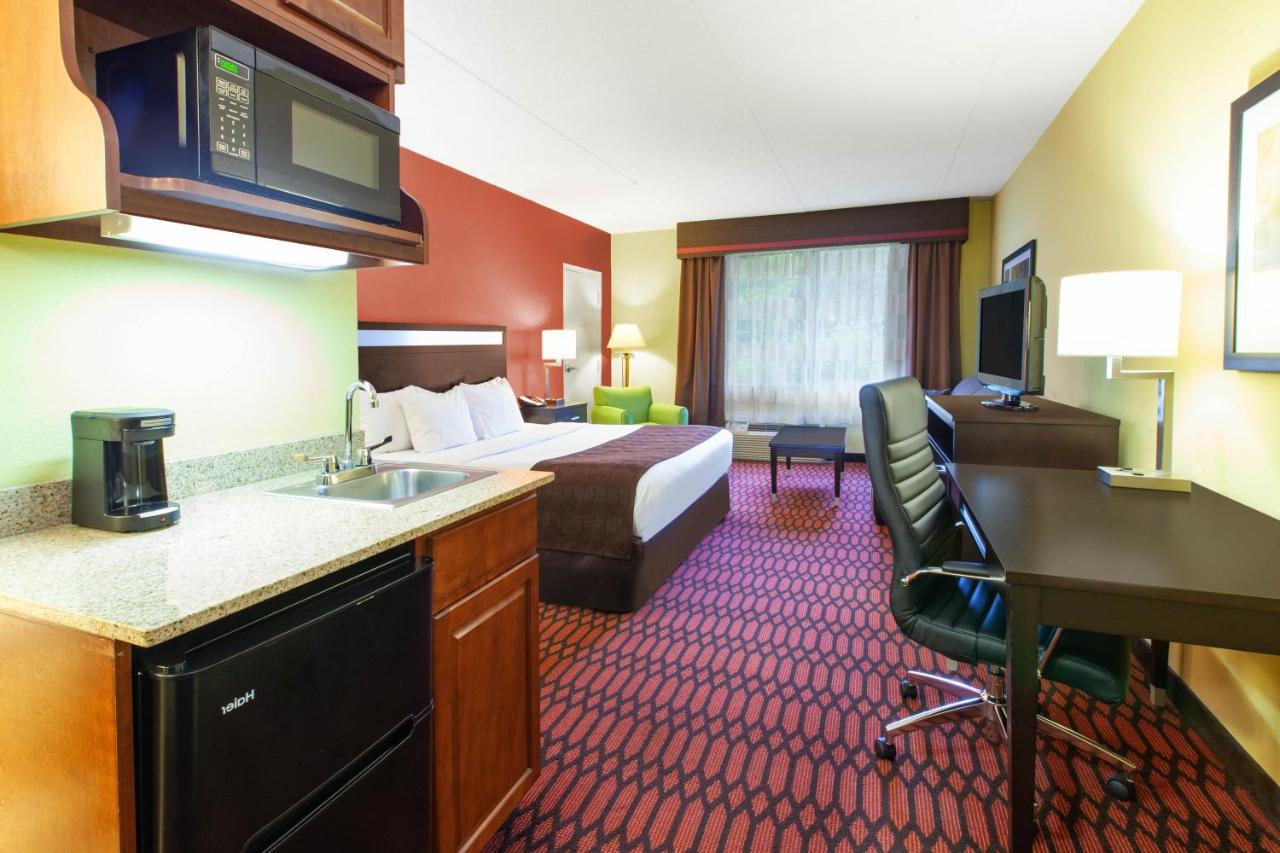King Room - Non-Smoking at Baymont by Wyndham Harrisburg