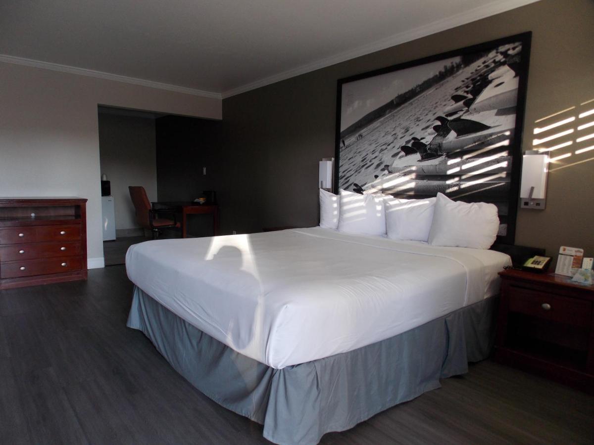 | Super 8 by Wyndham Santa Cruz/Beach Boardwalk East