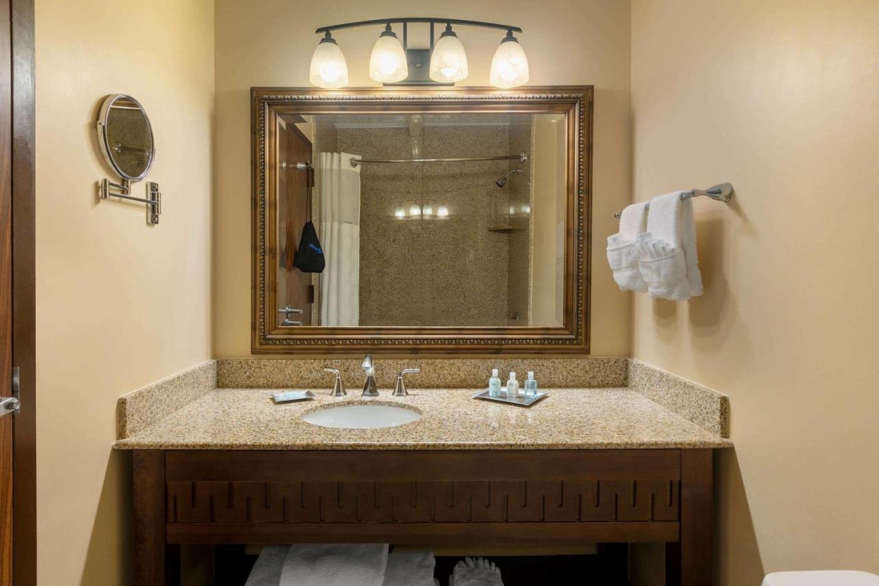 | Wyndham Riverfront Hotel