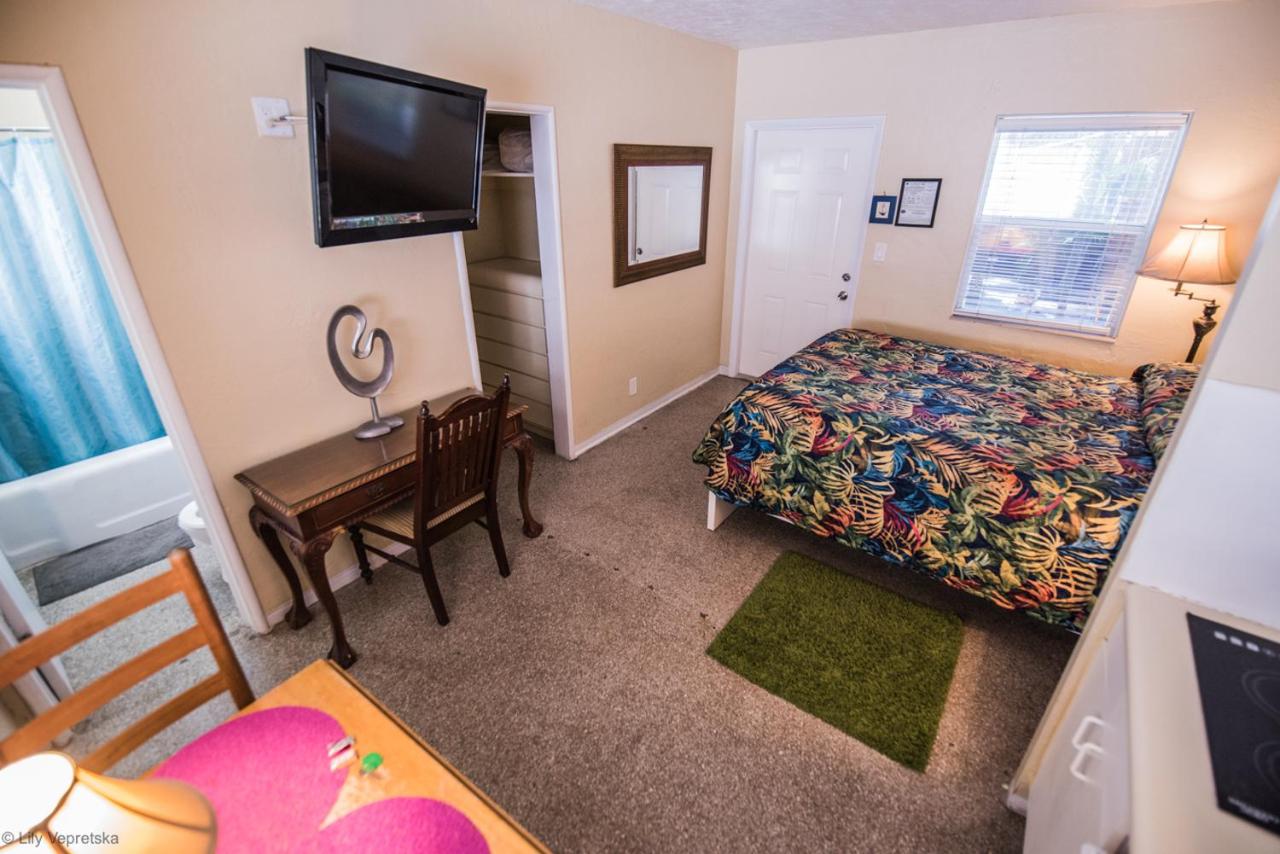 Deluxe Queen Room at Ocean Inn