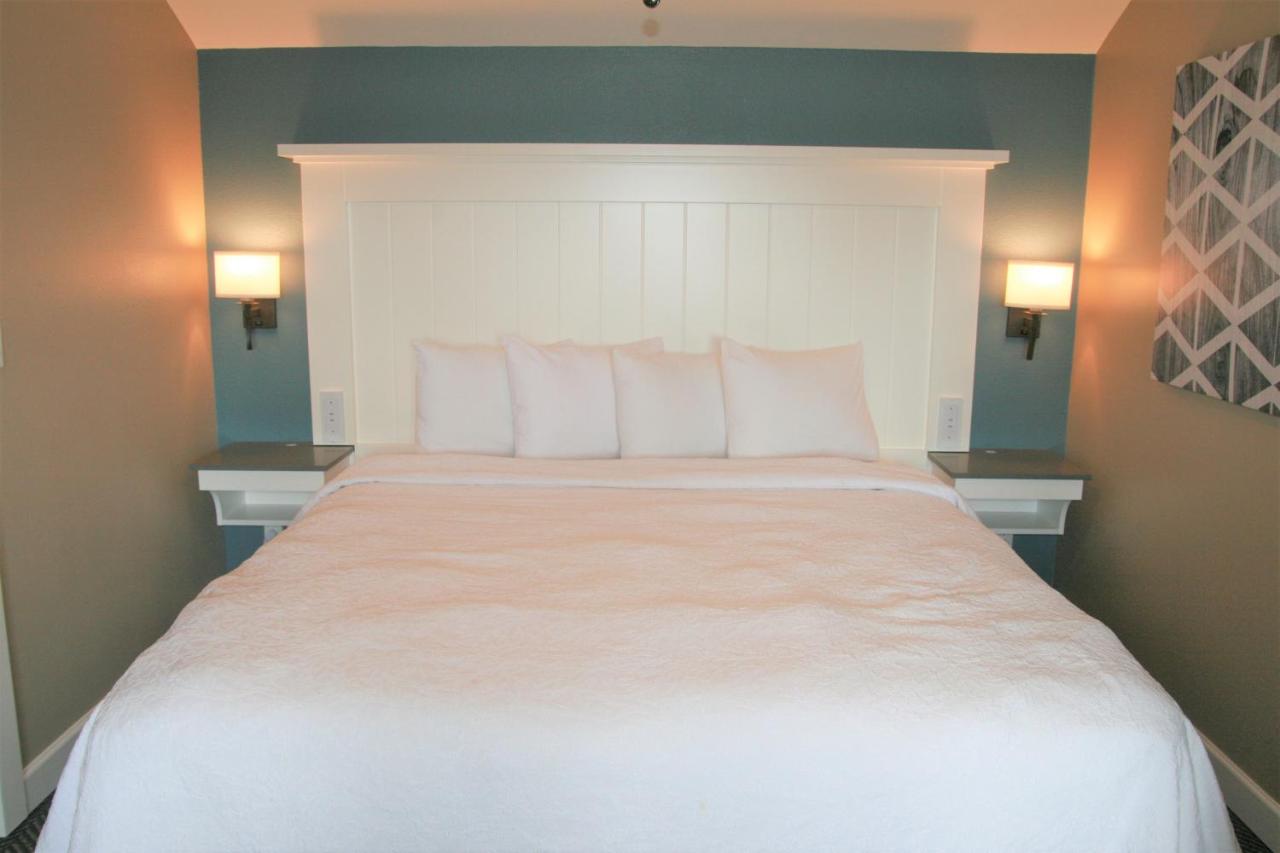 | Waterside Suites & Marina
