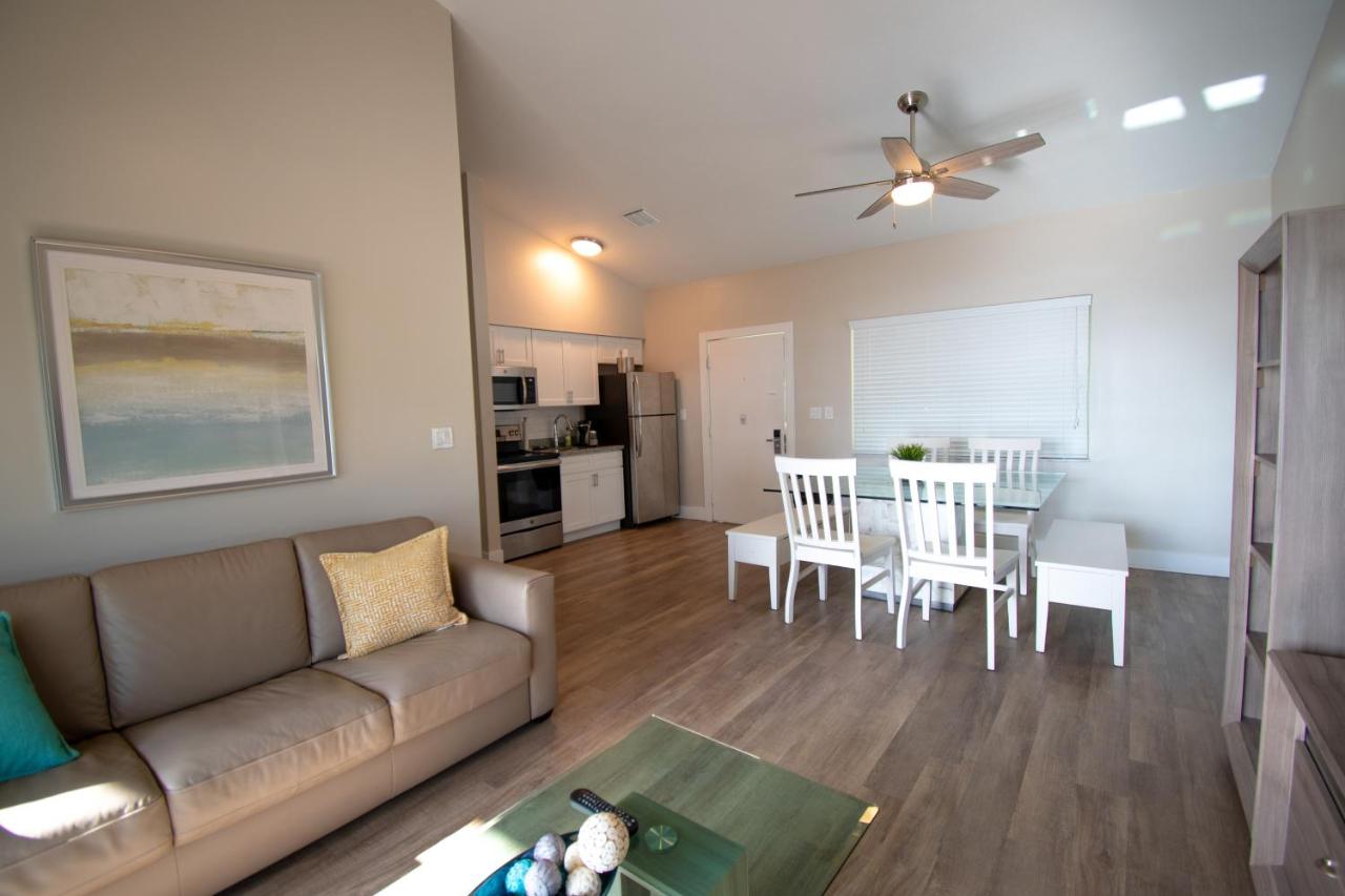 Premier Bayfront King Suite at Bayside Inn Key Largo