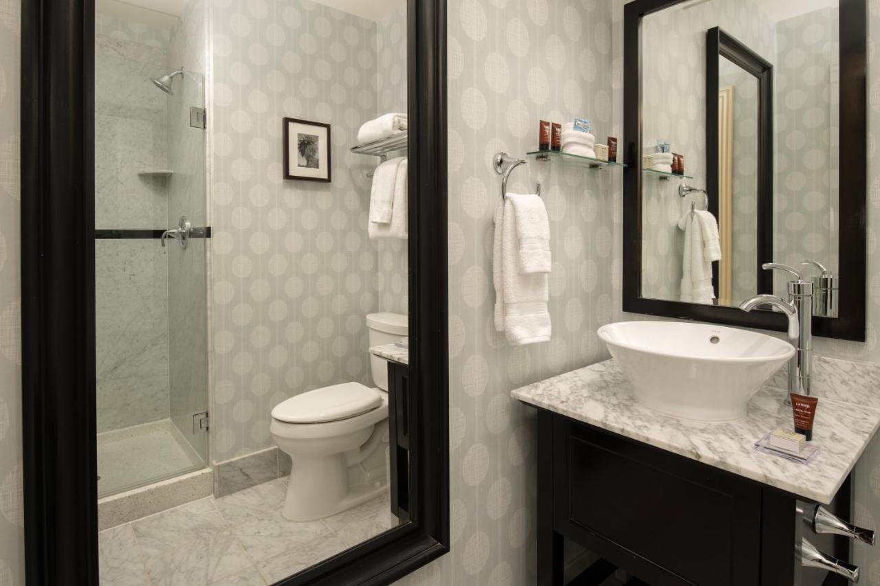 Business Class Room with One Double Bed at Hotel Shattuck Plaza