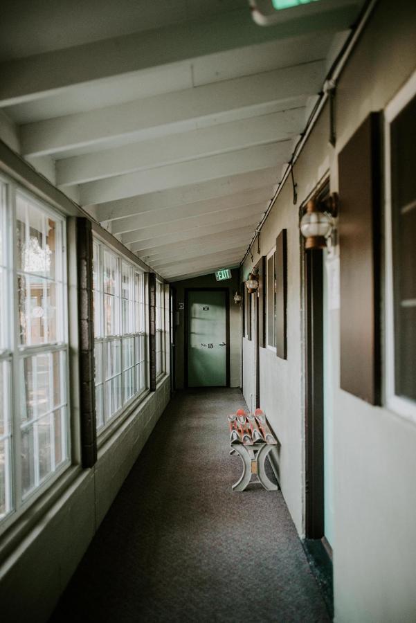 | Sitzmark Chalet Inn