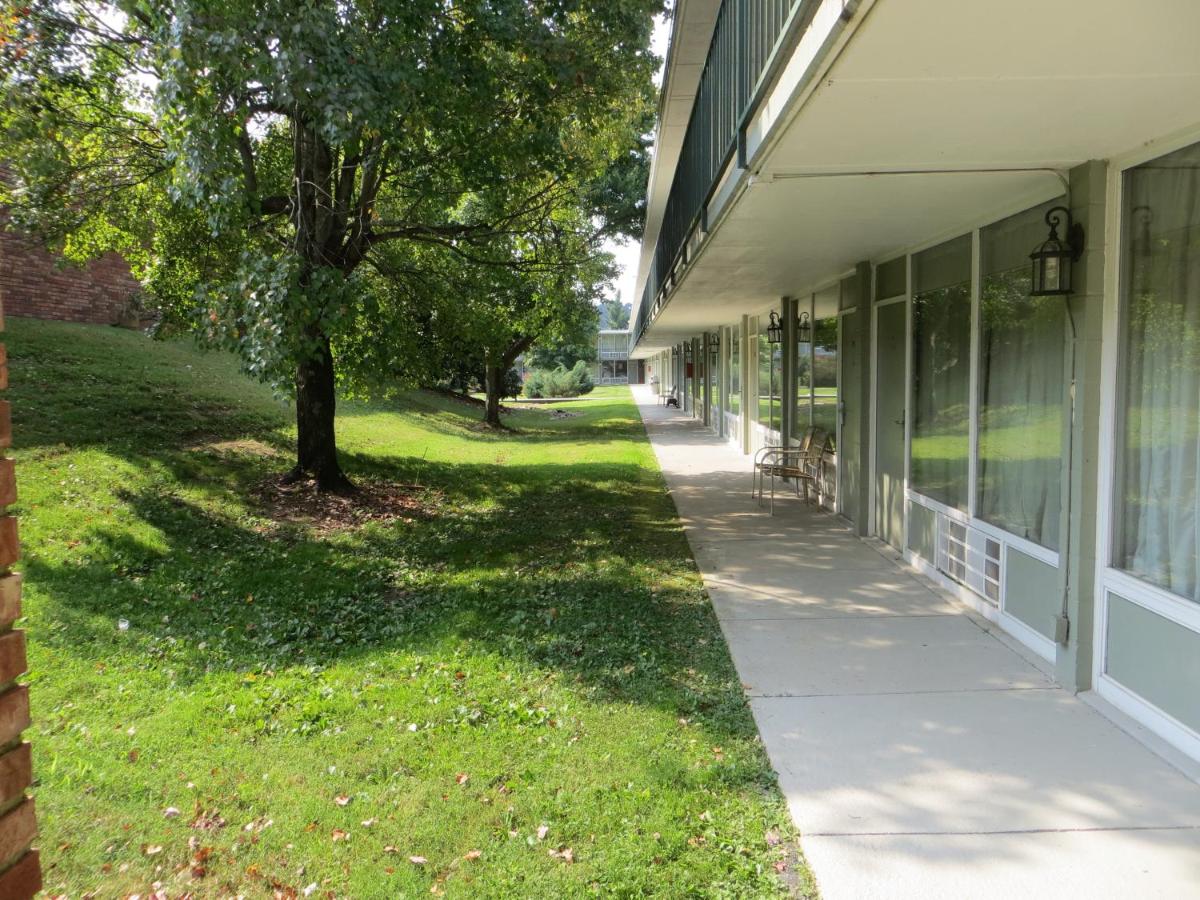 | Americourt Extended Stays