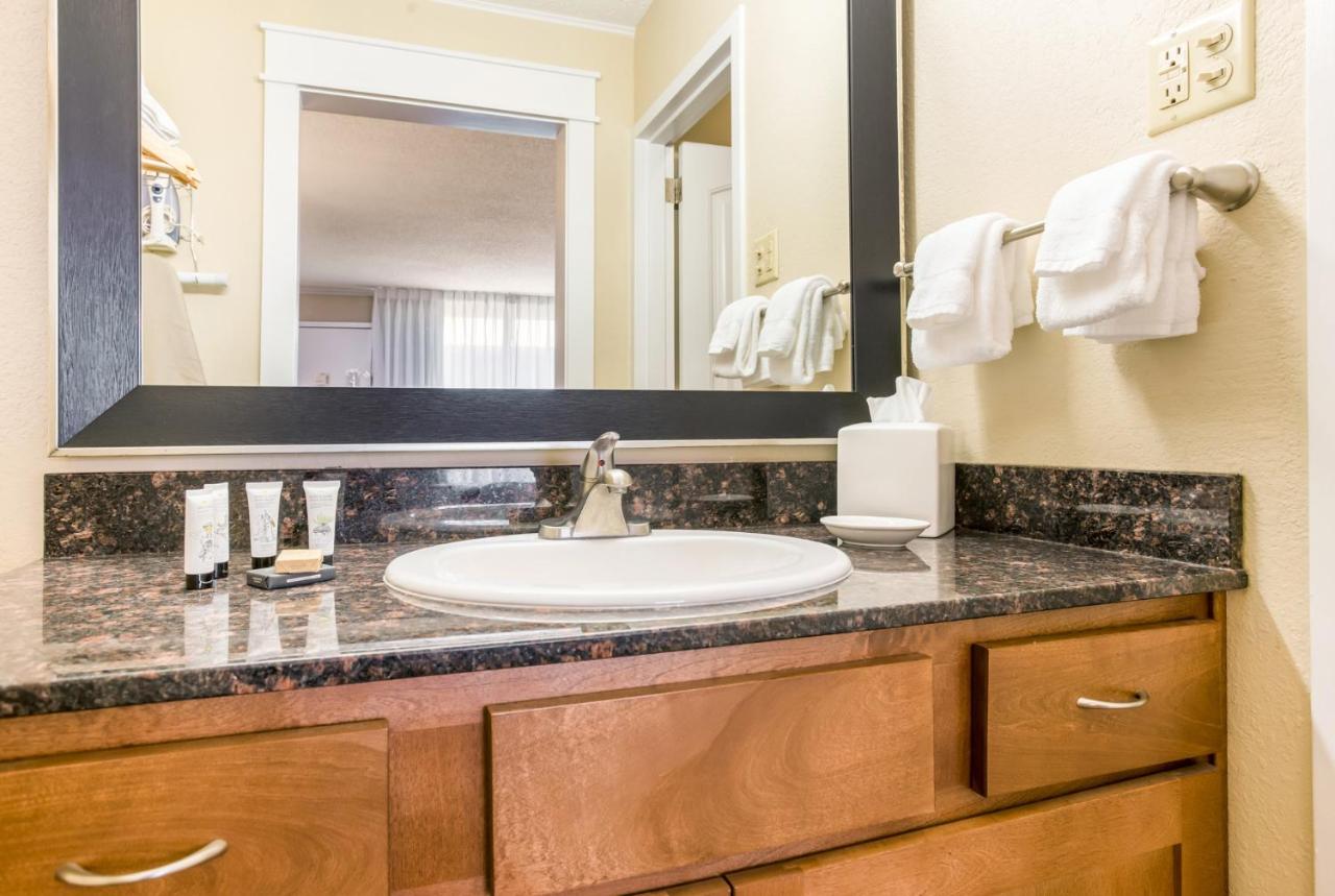 King Room with Pool View at Red Lion Inn & Suites Branson