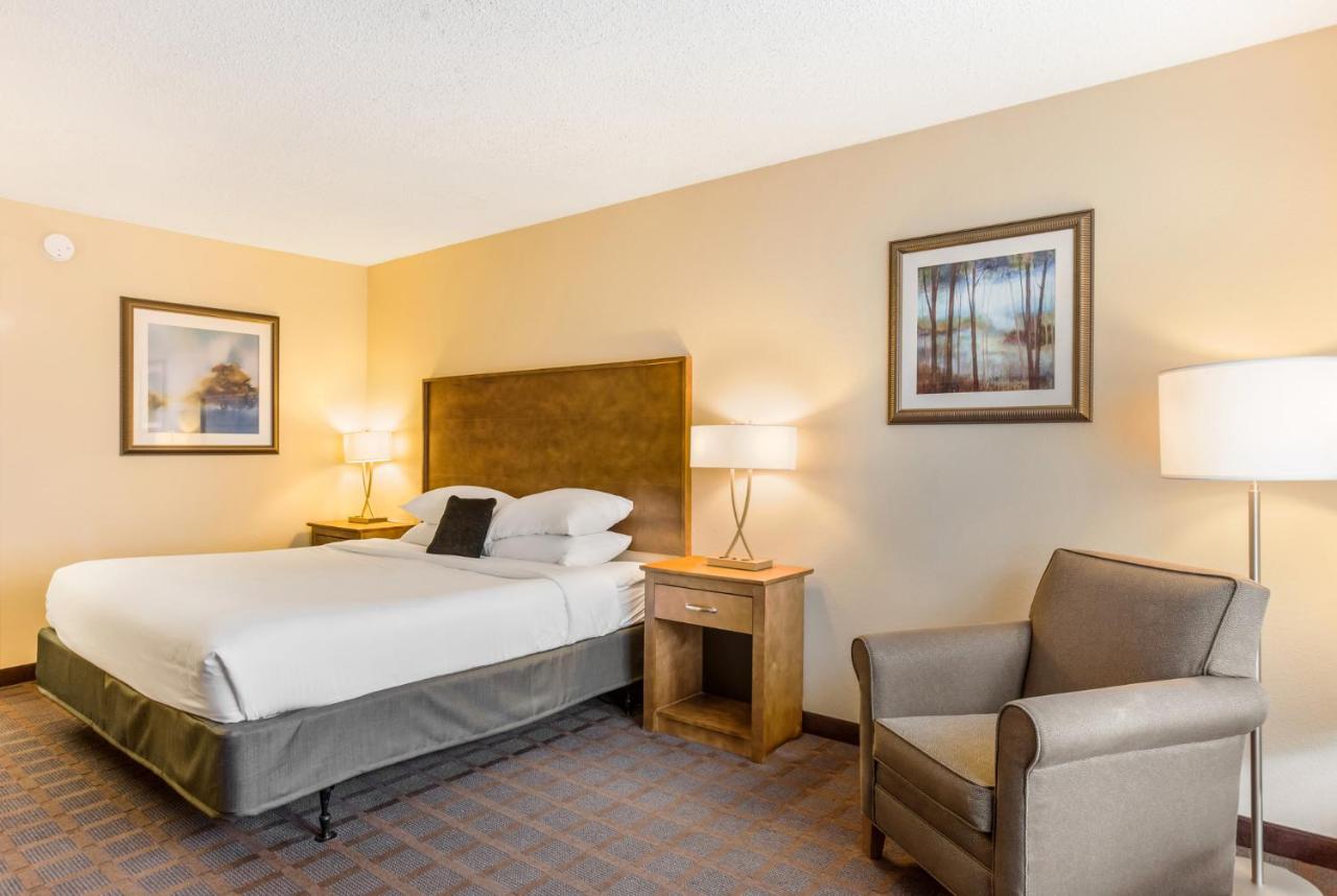 King Room with Pool View at Red Lion Inn & Suites Branson