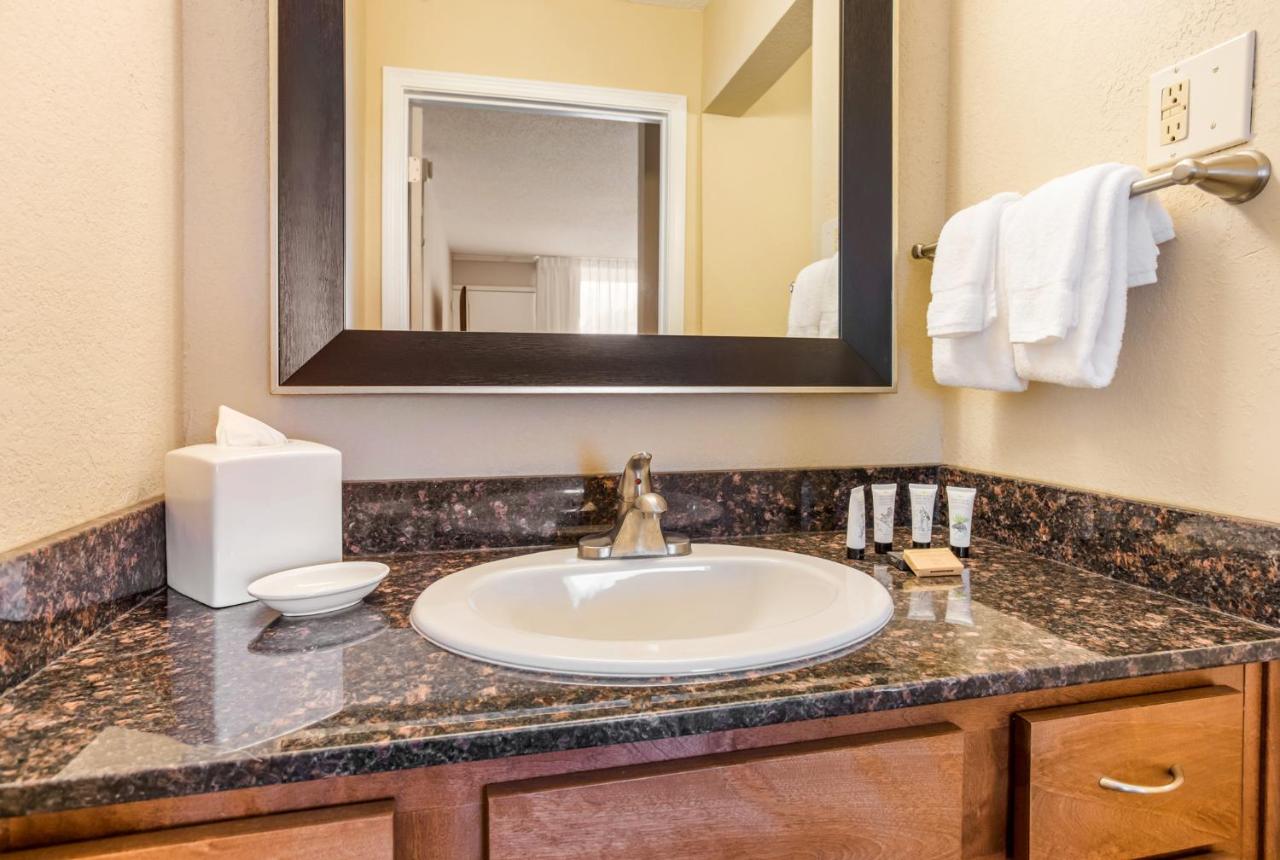 King Room with Pool View at Red Lion Inn & Suites Branson