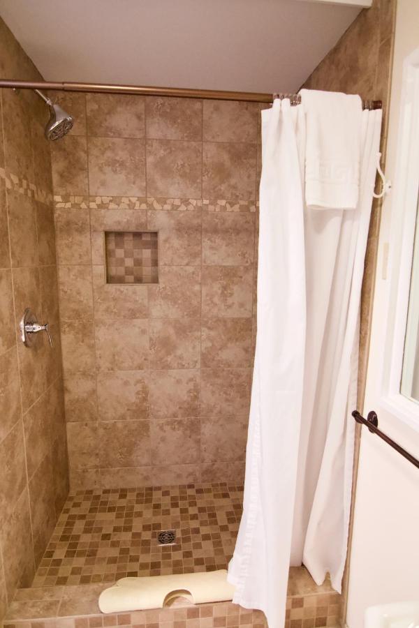 Deluxe Room at Hotel Frankfort & Restaurant