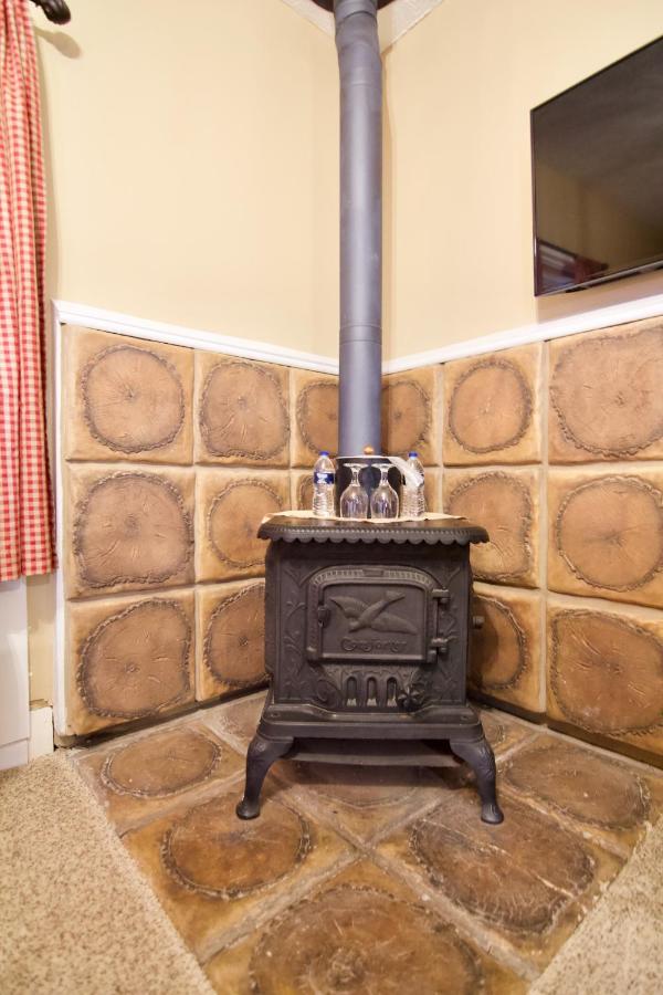 Deluxe Queen Suite at Hotel Frankfort & Restaurant