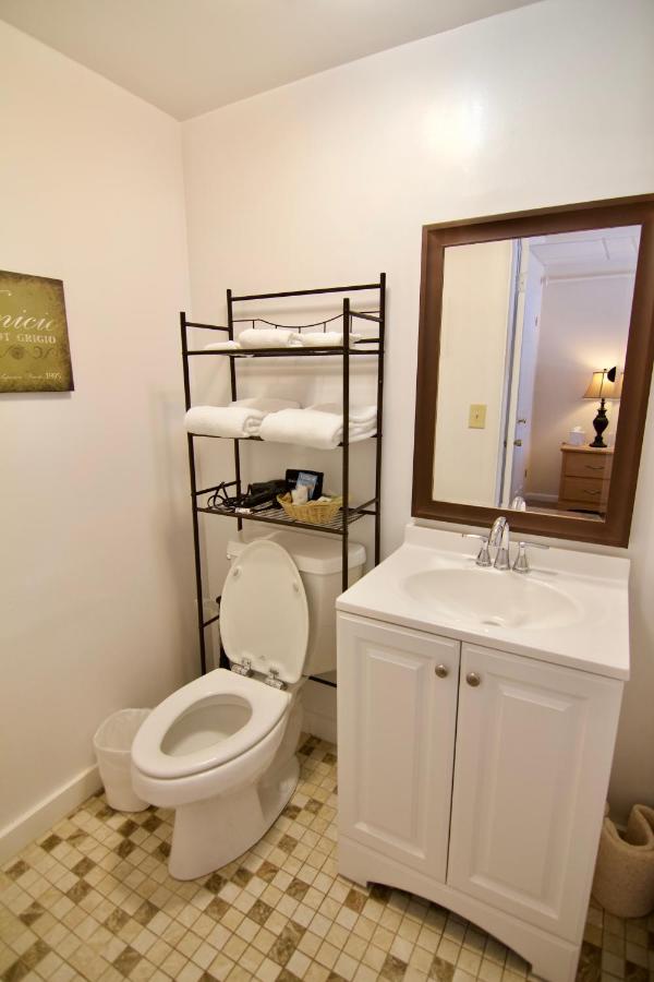 Queen Room at Hotel Frankfort & Restaurant