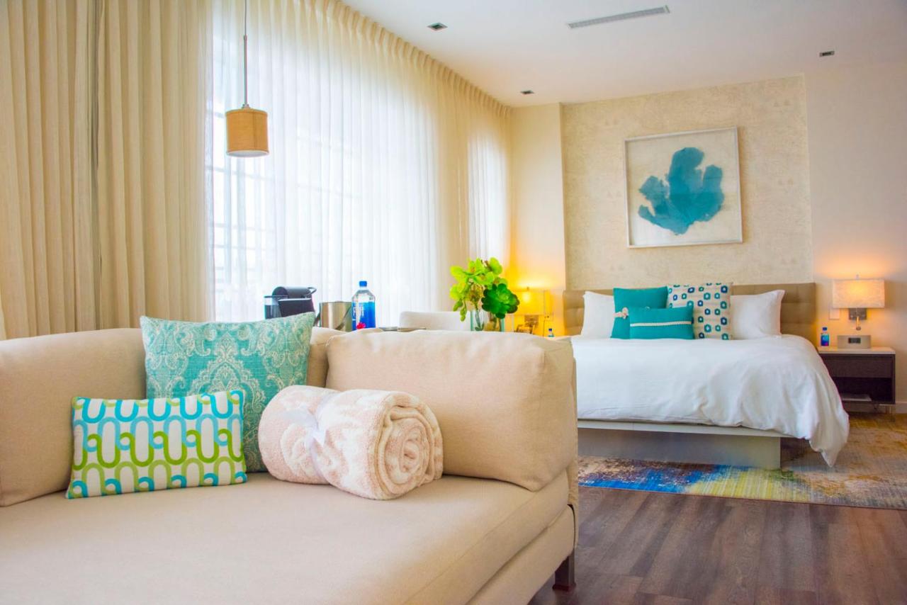 Deluxe King Studio at The Marlin Hotel