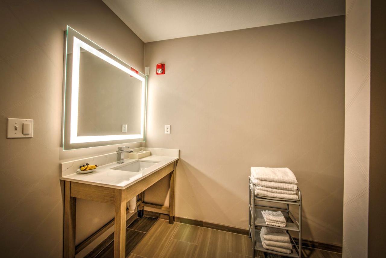 | Best Western Plus Media Center Inn & Suites