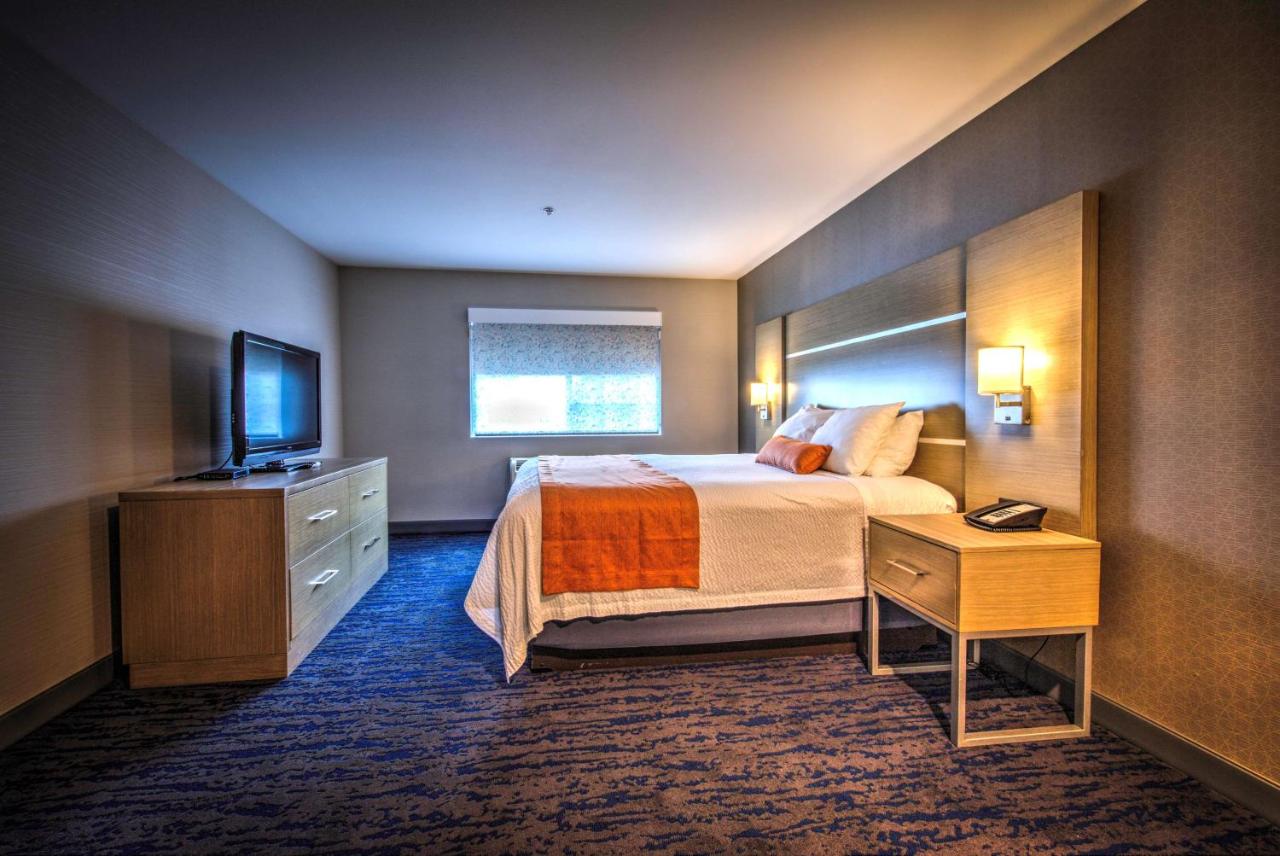 | Best Western Plus Media Center Inn & Suites