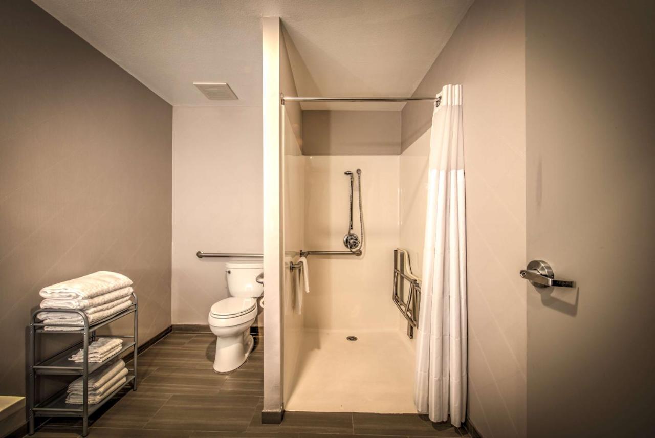 | Best Western Plus Media Center Inn & Suites