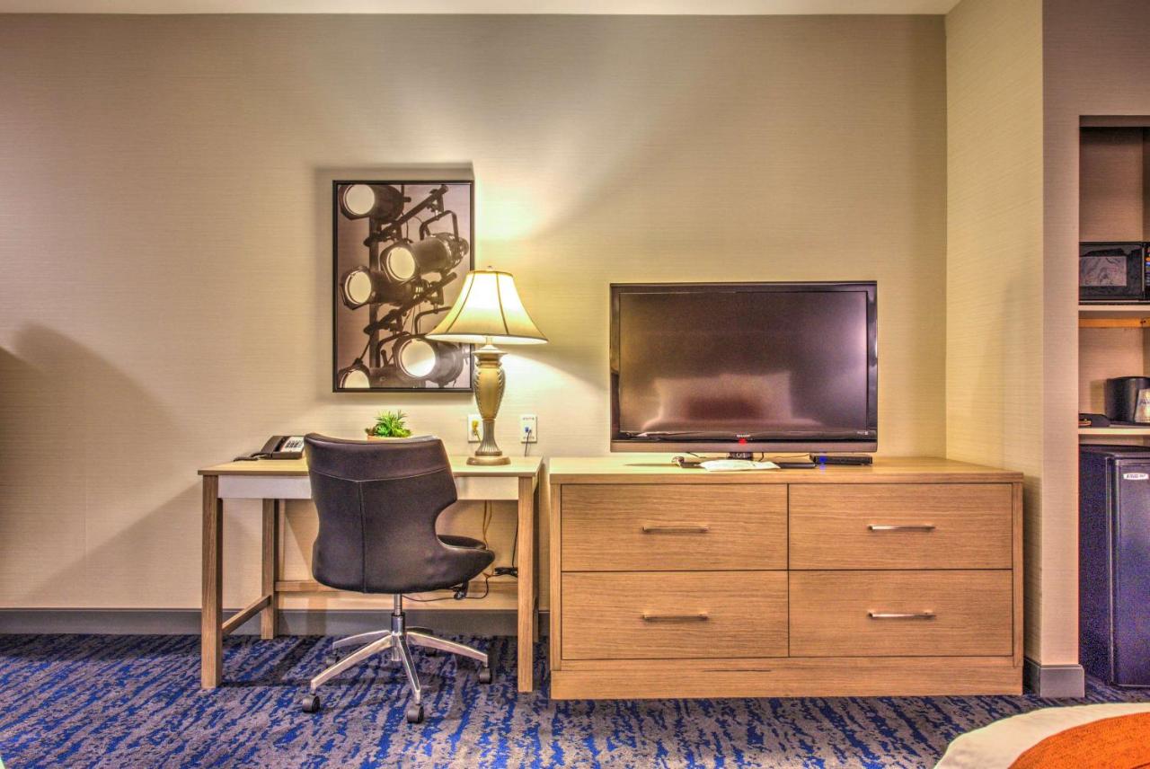 | Best Western Plus Media Center Inn & Suites