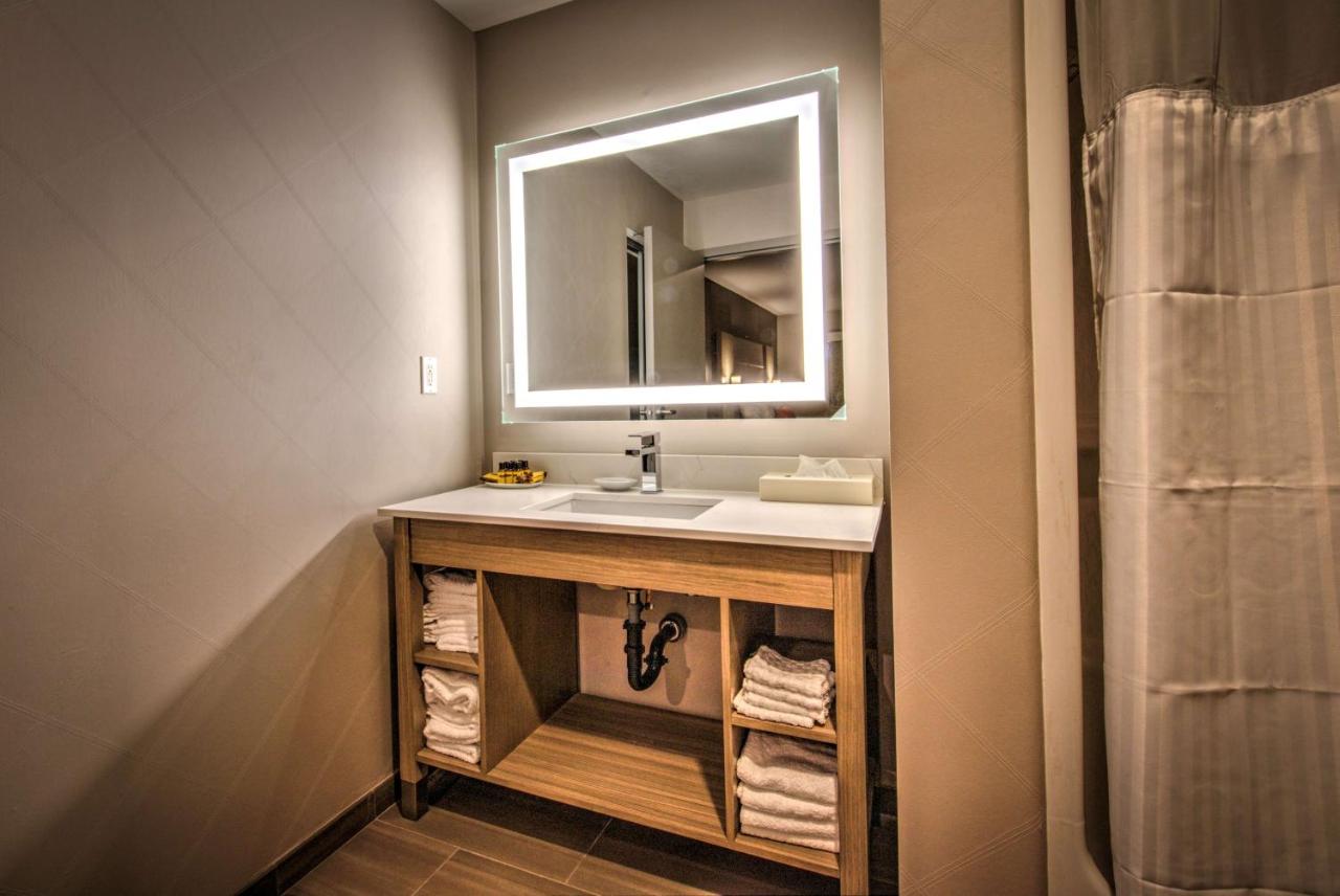 | Best Western Plus Media Center Inn & Suites