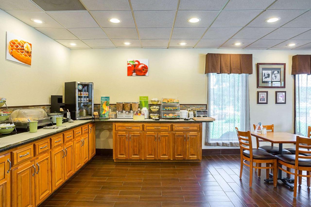 | Quality Inn Hurricane Mills